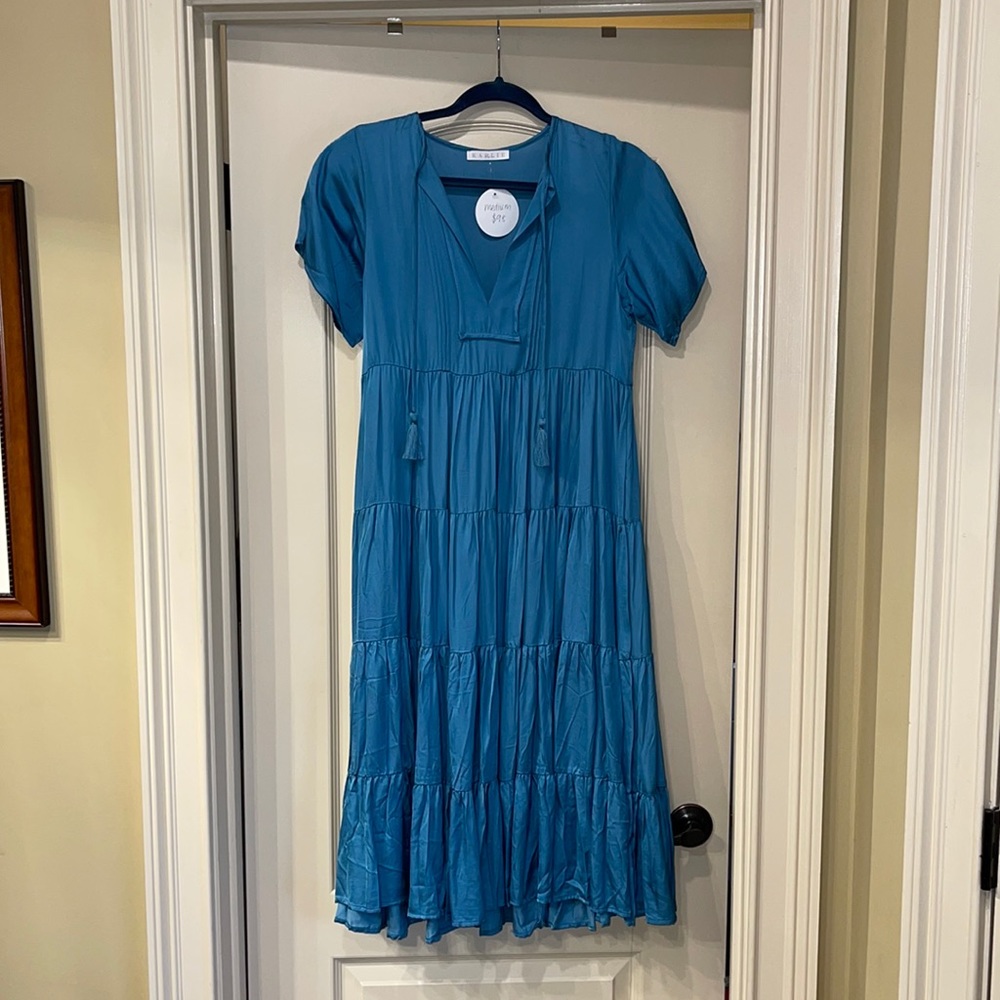NWT Karlie Catalina Tiered MIDI Dress